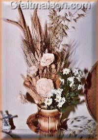 bouquet de graminées en mélange, avec des fleurs en matière naturelle.