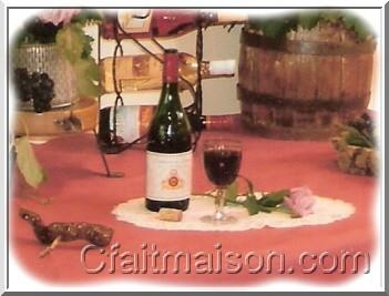 Ouvre-bouteille en cep de vigne prs d'un napperon en dentelle avec verre et bouteille de vin et rose.