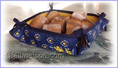 Panière à pains en tissu provençal.