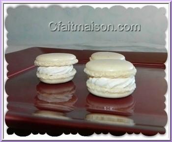 Macarons avec ganache montée au chocolat blanc.