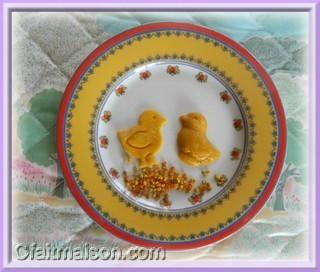 Décors de Pâques en pâte au miel teintée avec du pollen