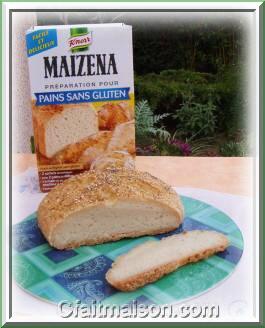 Pain avec la préparation pour pains sans gluten de Maïzena eau four.